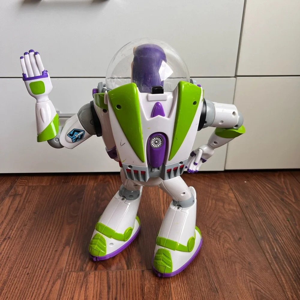 Buzz Lightyear Toy can move and talk - Picture 5 of 6